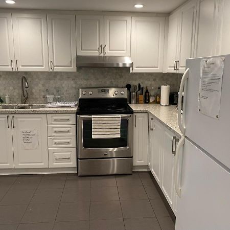 Yonge And Finch Subway !S Spacious And Modern Private Bd With Shared Bathroom Toronto Luaran gambar